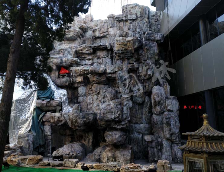 北京首都宾馆景观提升工程假山皮塑山.jpg